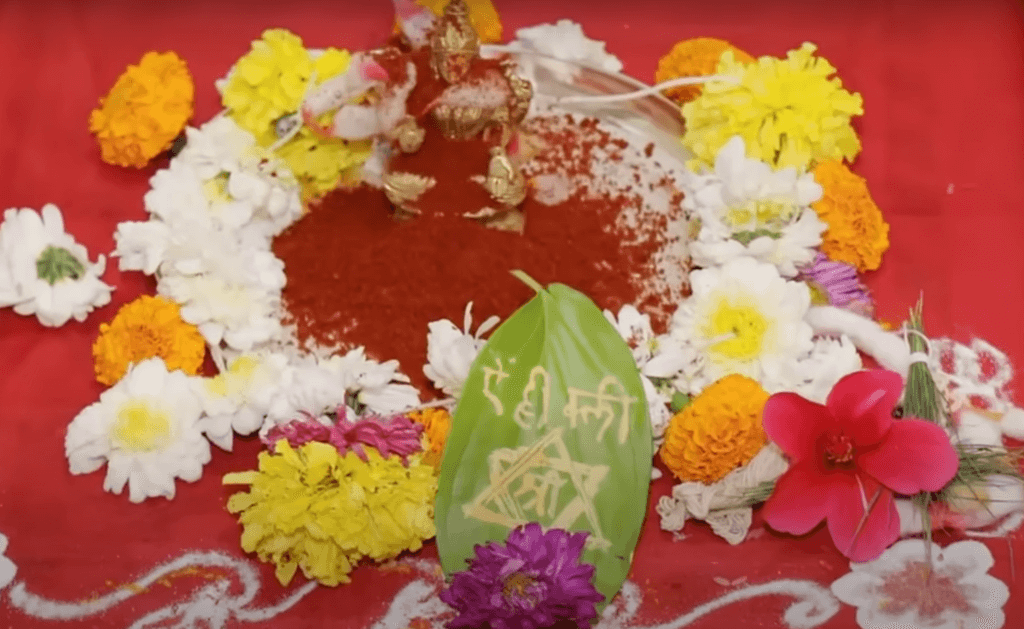 कुंकुमार्चन कसे करावे